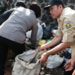 Pemerintah Desa Sirnabaya Beserta Kapolsek Rajadesa Ciptakan Lingkungan Yang Bersih Dan Sehat