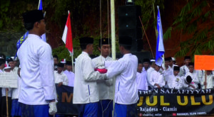 Uniq, Santri Terpilih Menjadi Petugas Pengibar Bendera pada HUT RI ke-79.