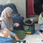 Kreativitas Warga Desa Sirnabaya Menyulap Barang Bekas Jadi Hiasan Kreasi 17 Agustus